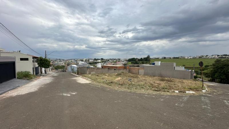 LOTE BAIRRO AROEIRAS