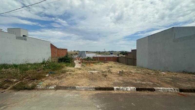LOTE - BAIRRO CANADA II
