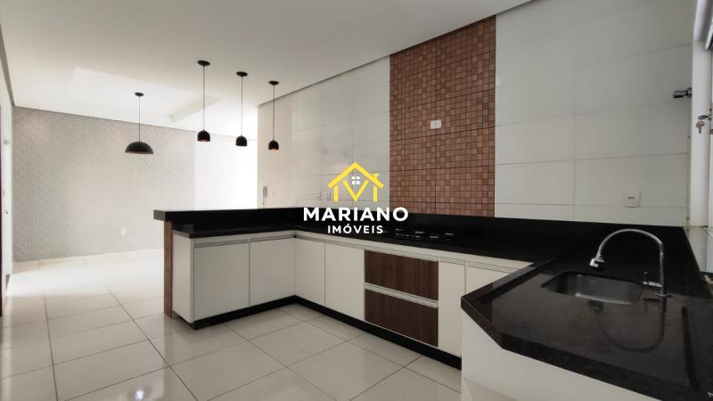 Casa à venda no Jardim Canadá II – Ambientes amplos e bem iluminados.