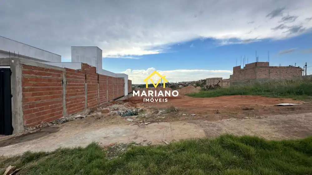  Lote à Venda no Jardim Canadá 3